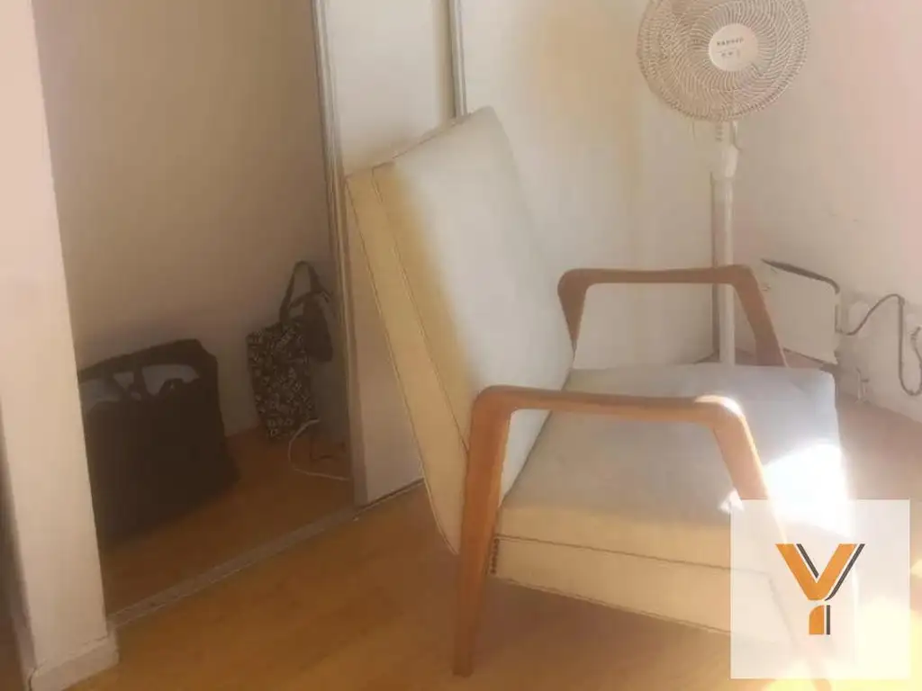 Monoambiente con balcón y pileta