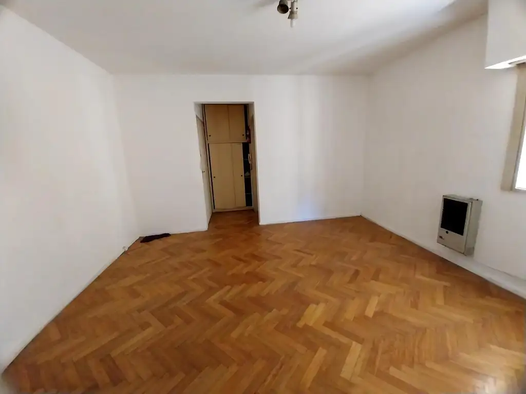 Microcentro, separate kitchen