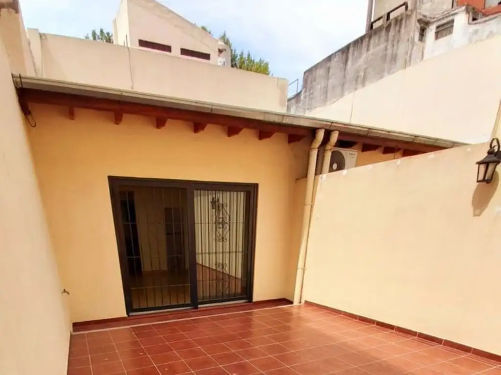 PH con patio y cocina integrada
