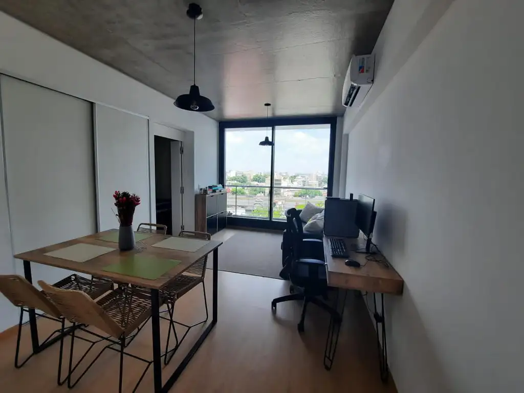 Piso 5 con balcón y amenities
