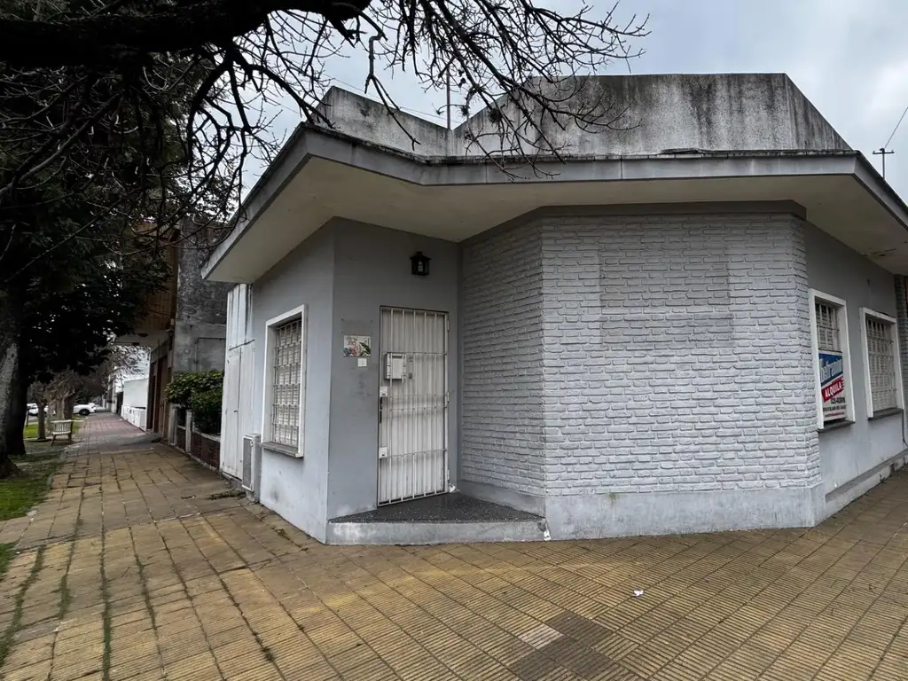 Casa 2 quartos, pátio e terraço