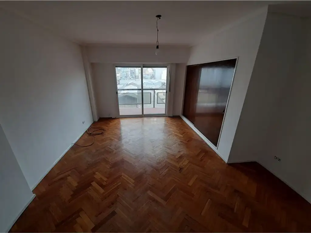Monoambiente con balcón en Almagro