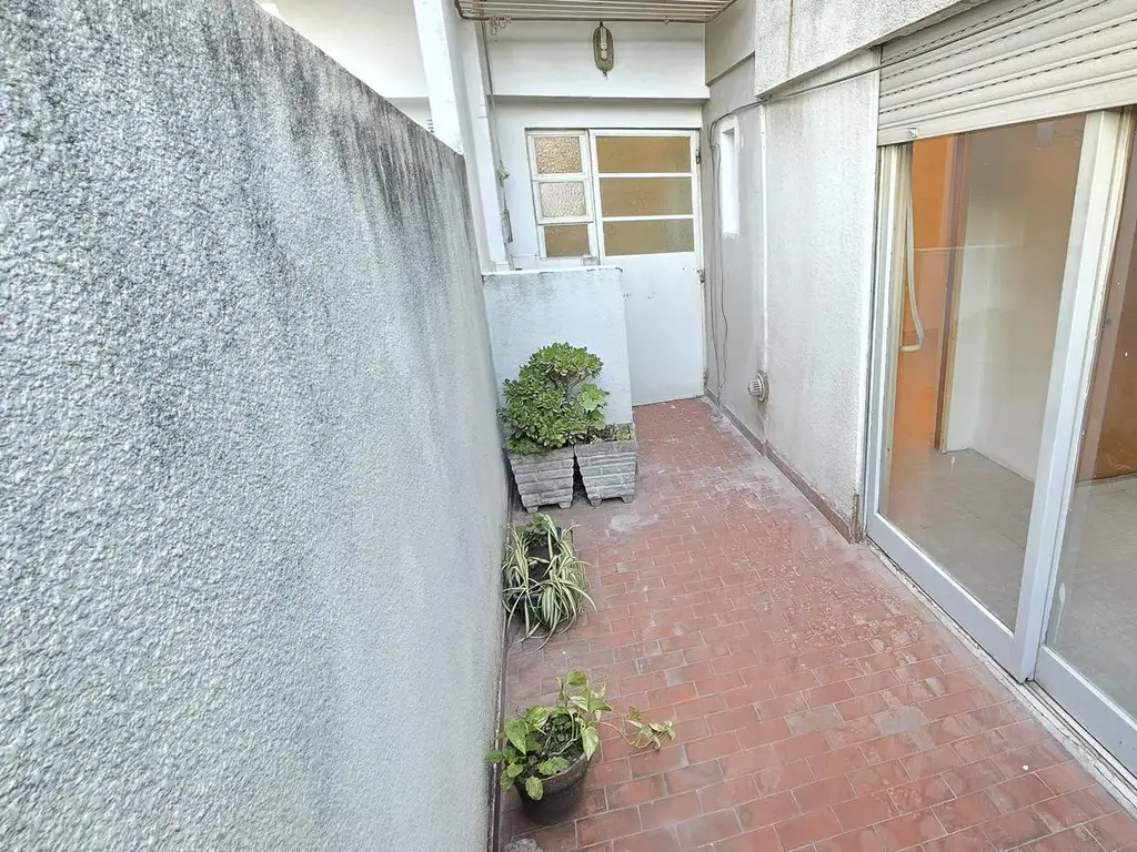 Monoambiente lateral norte