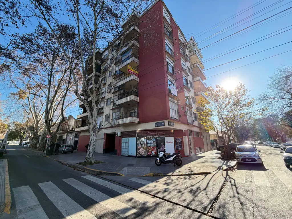 3 ambientes con cochera y balcón