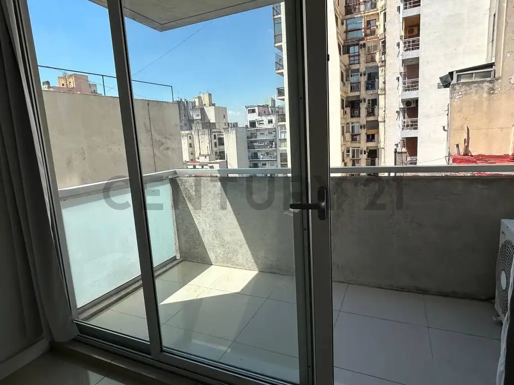 6to piso con balcón
