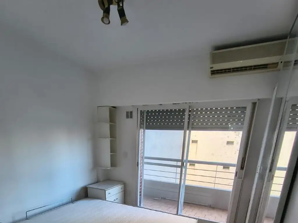 Monoambiente amoblado con balcón