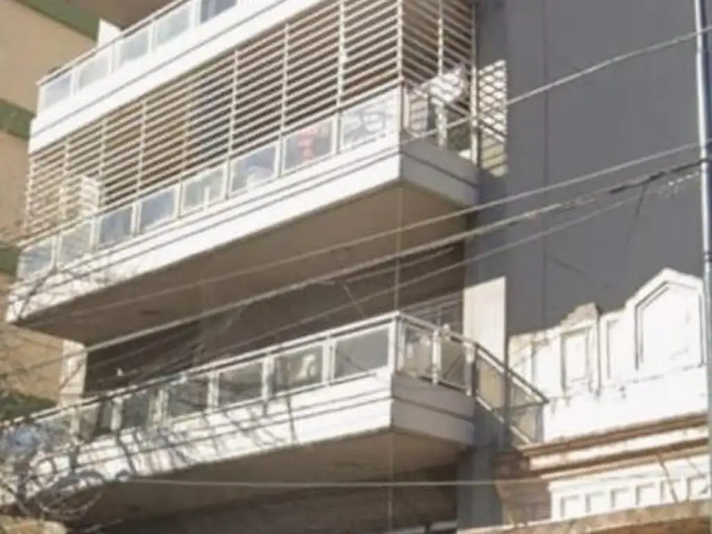 Departamento con balcón 4 m²
