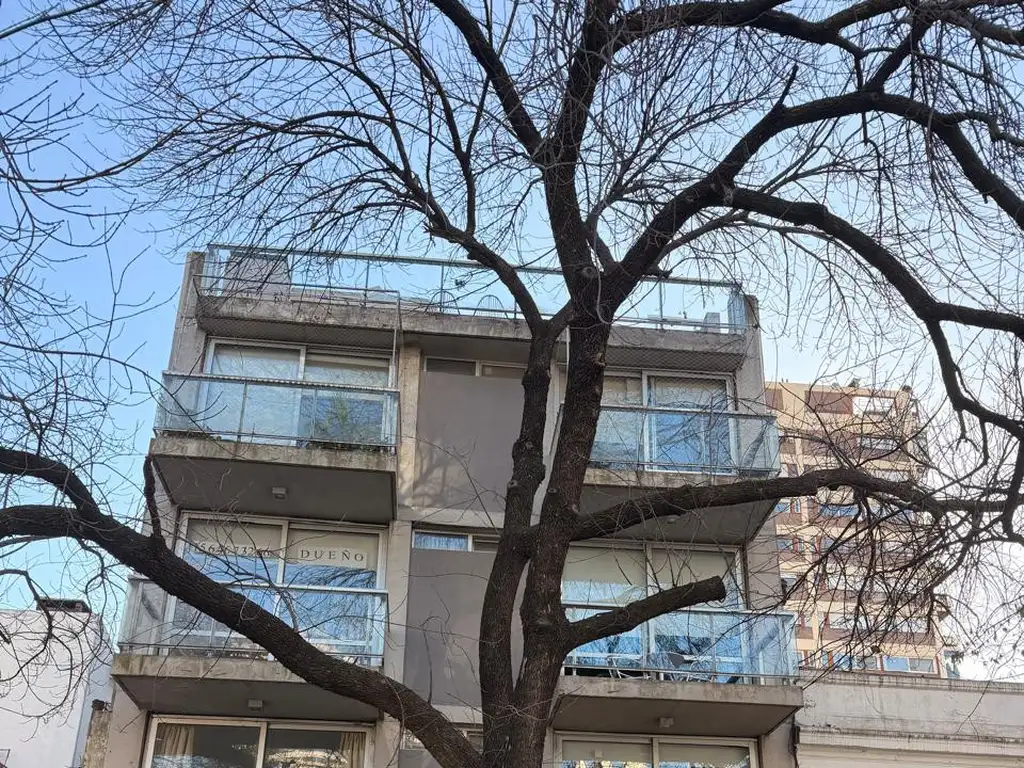 Monoambiente con balcón en Las Cañitas