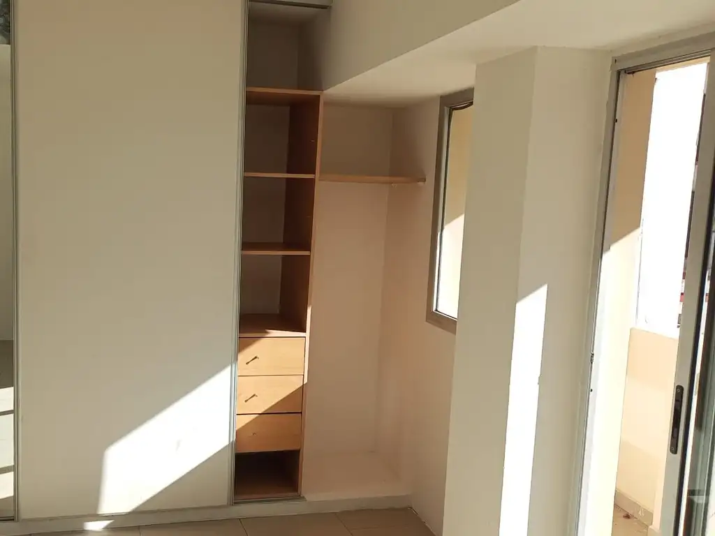 Monoambiente con balcón y amenities