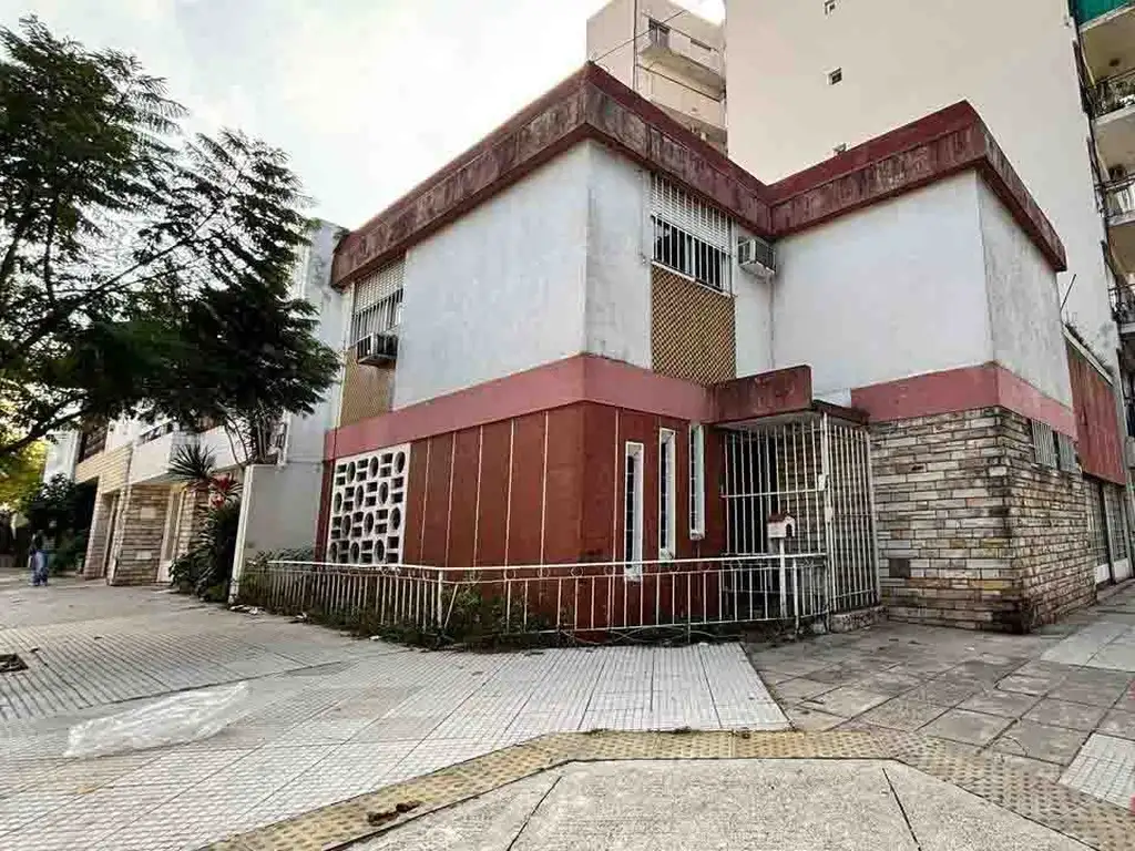 Casa temporal con terraza y garage