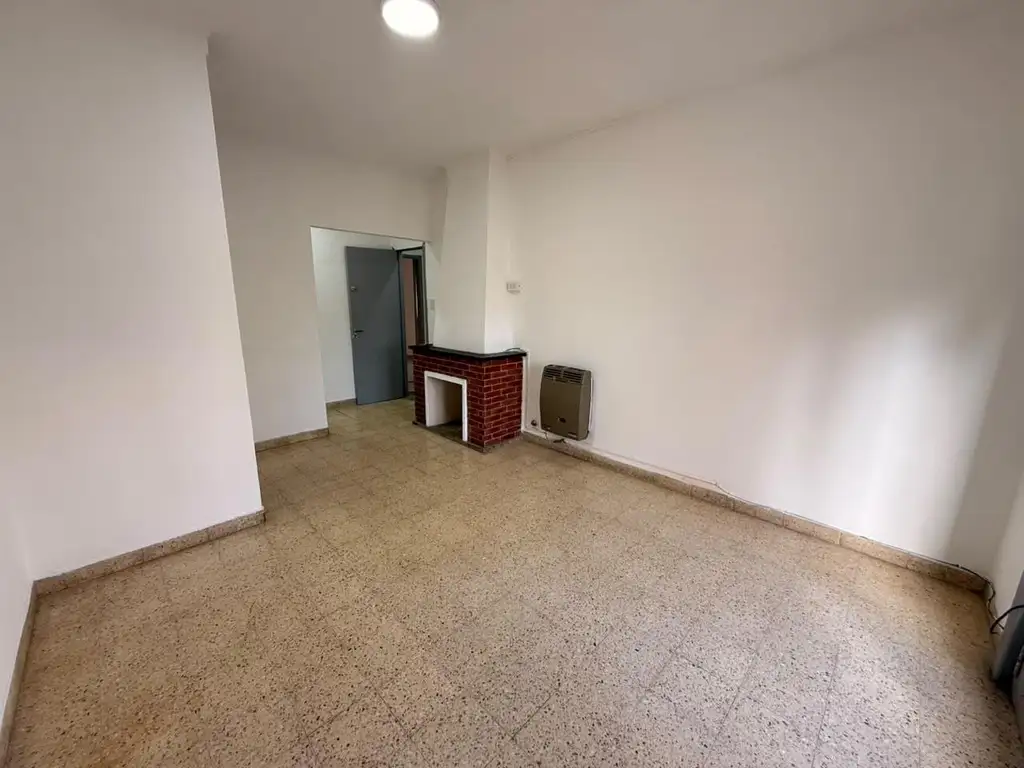 Casa con patio y cochera cubierta