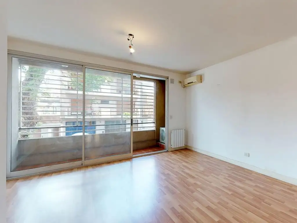 48 m², balcón al frente