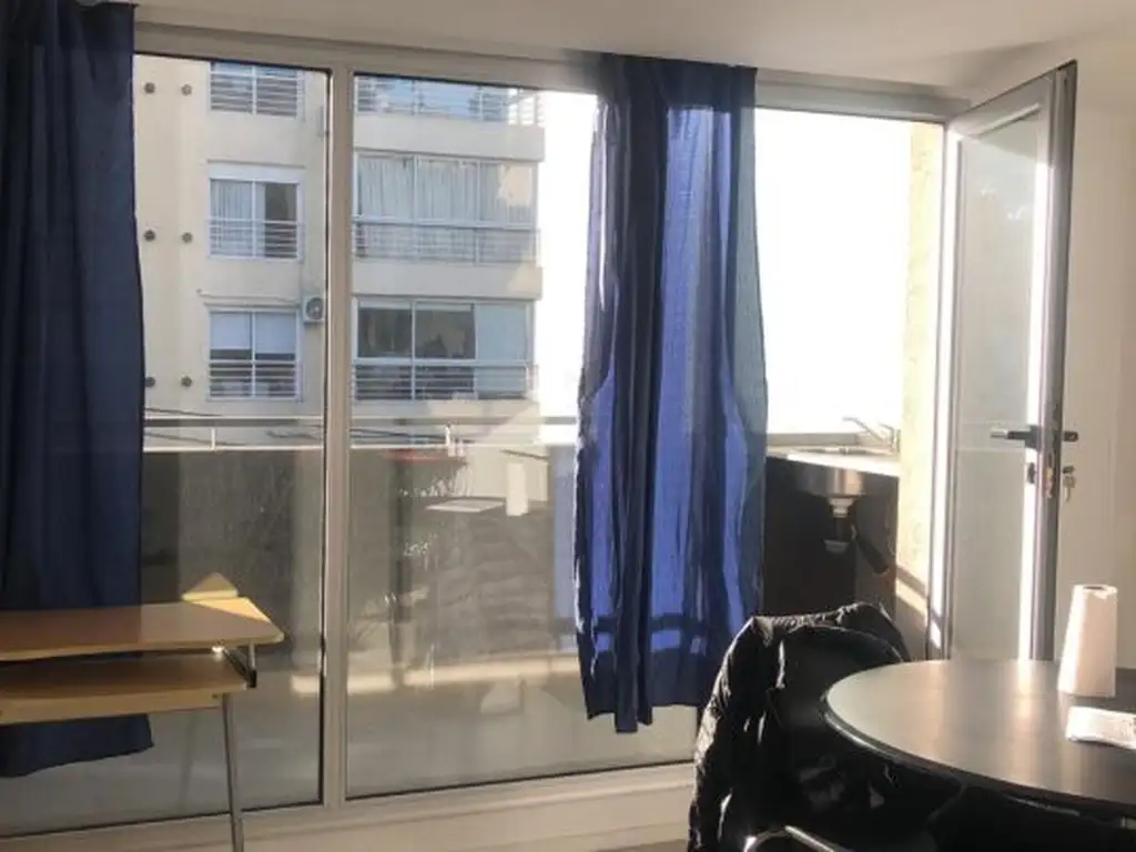 Monoambiente amoblado con balcón
