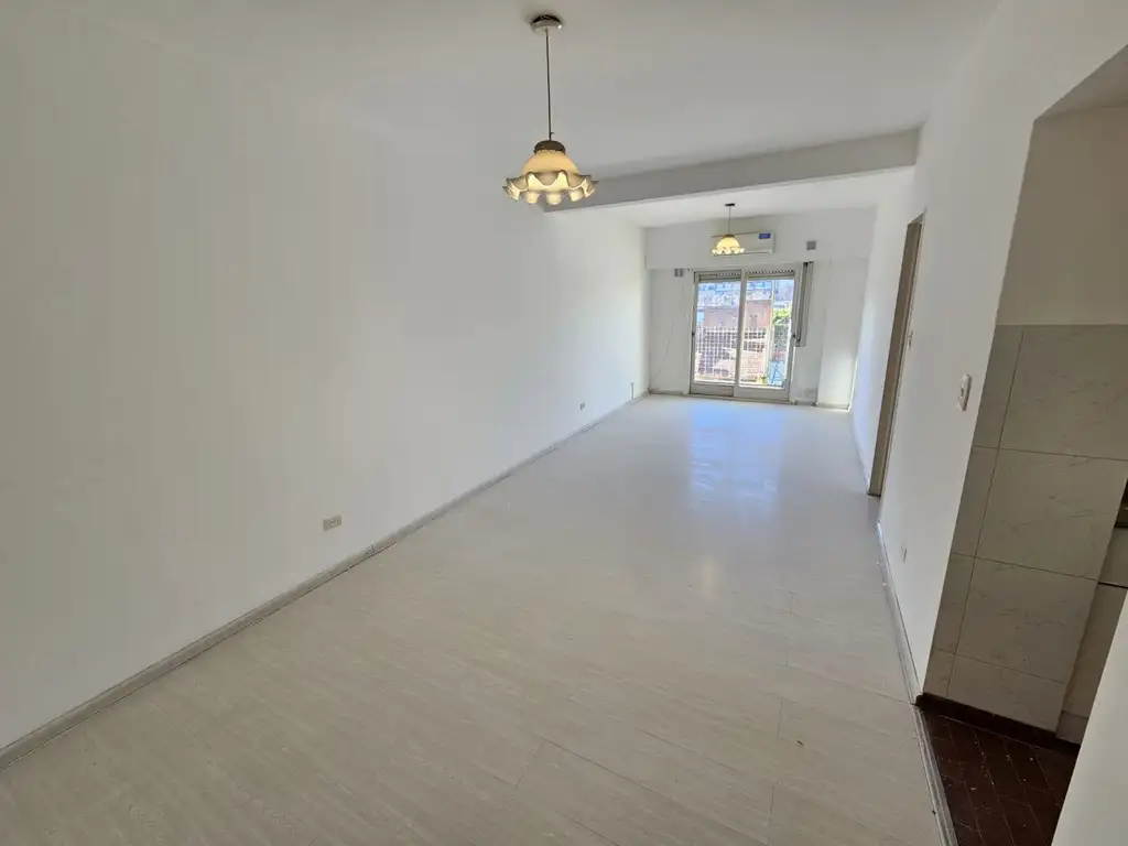 4° piso con balcón