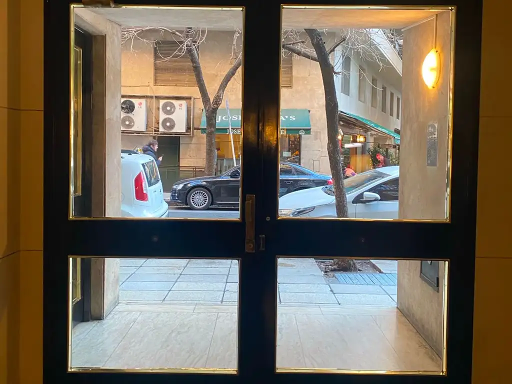 Piso 10 con balcón