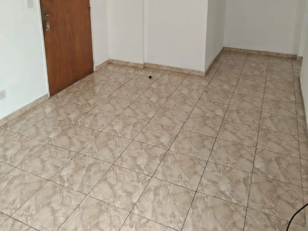 Departamento con patio en Coghlan