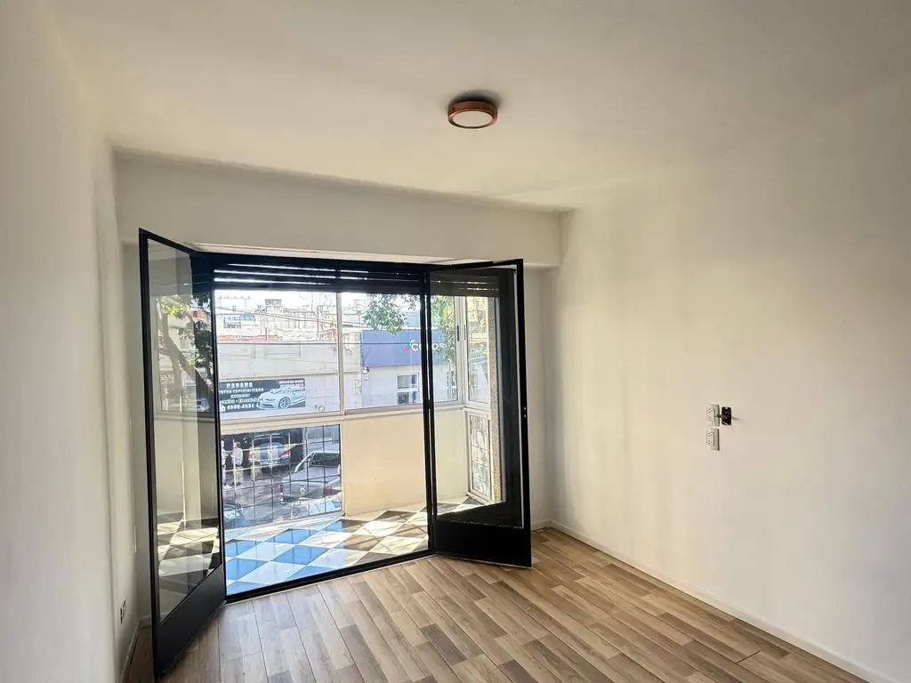 1st-floor front unit with balcony
