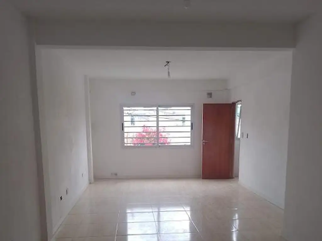 Departamento 2 ambientes, piso 2