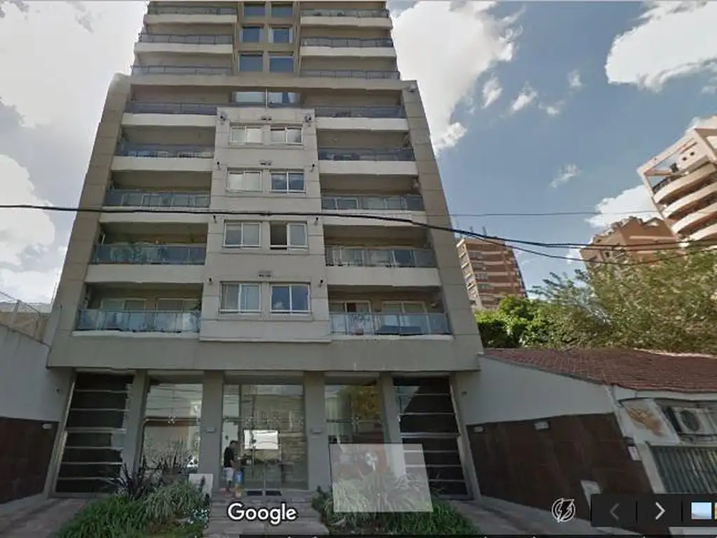 Piso 3 con balcón y cochera