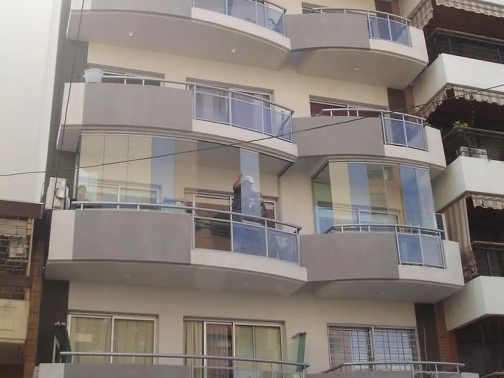 Monoambiente 4º piso con balcón