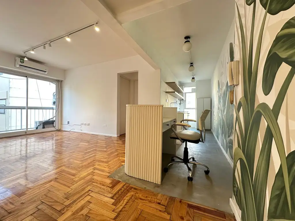 9th floor, parquet, French balcony