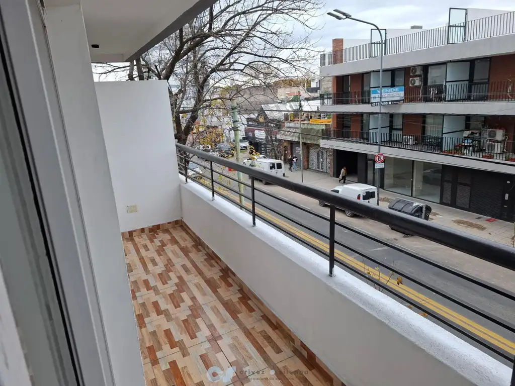 2 ambientes con balcón y ascensor