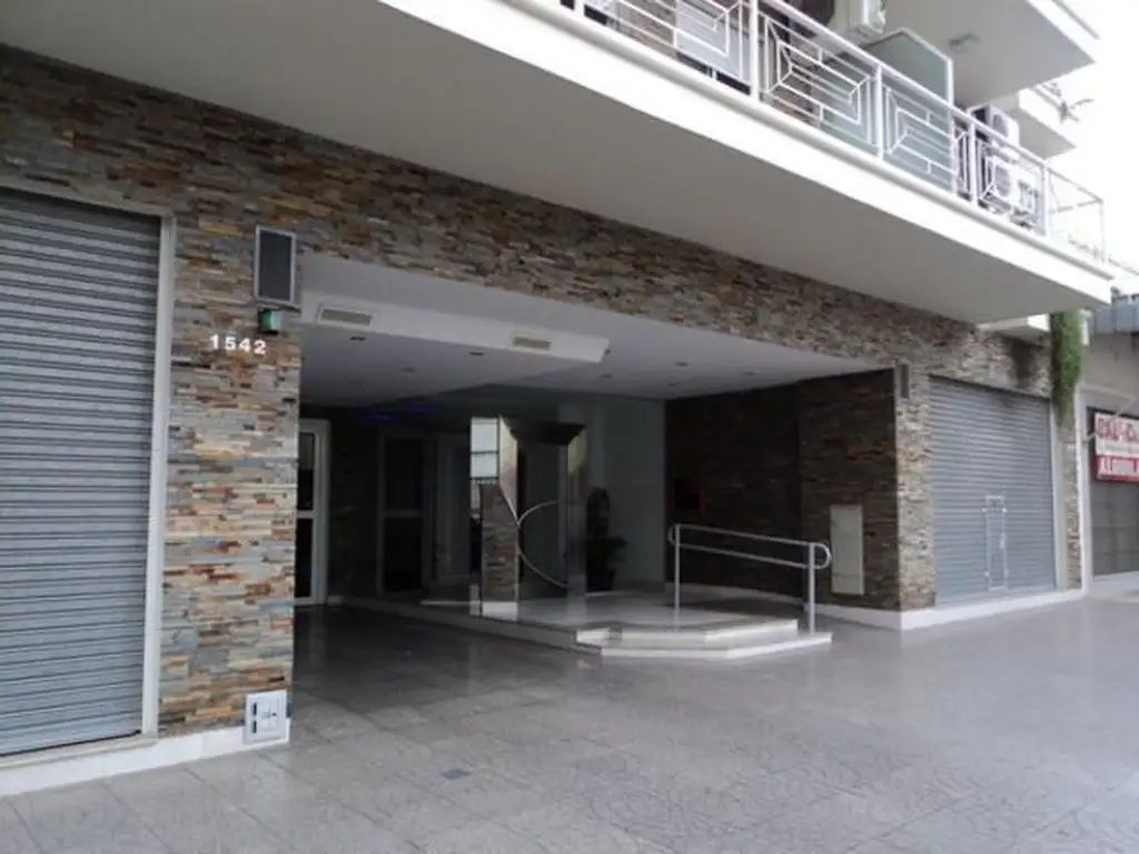 2 ambientes con balcón y cochera