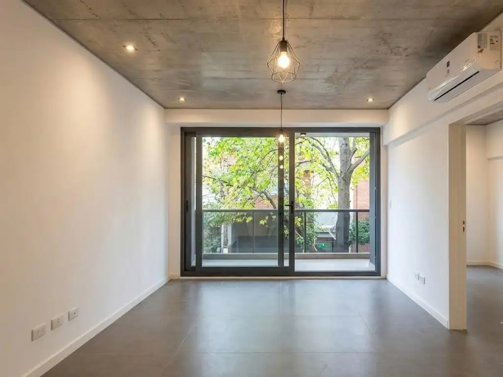 1 bedroom, balcony, pool and gym