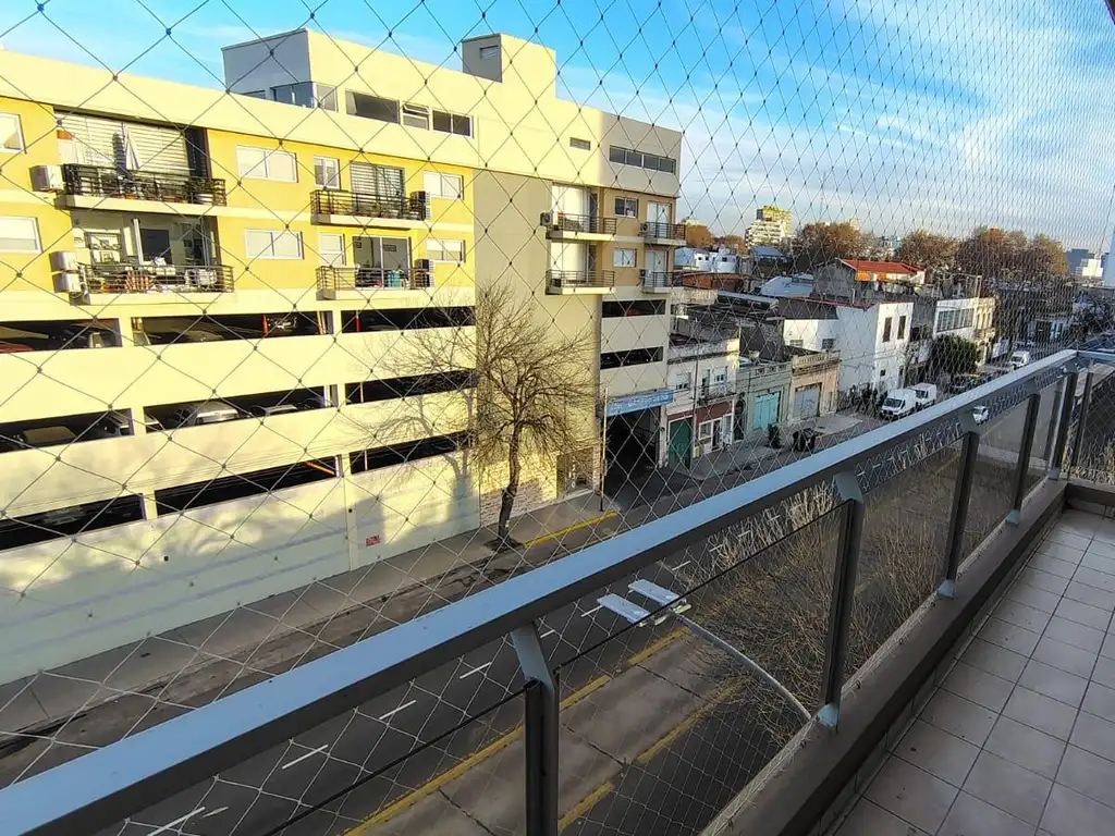 Monoambiente con balcón en Boedo