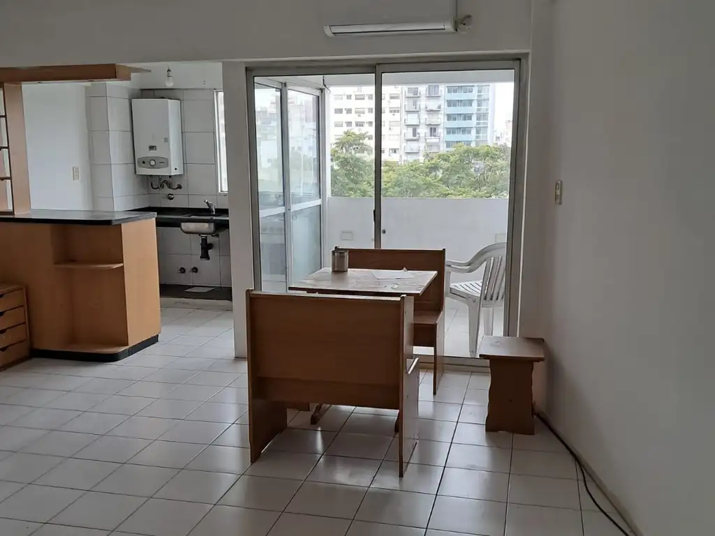 Monoambiente con balcón