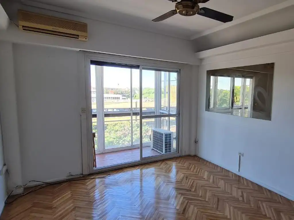45 m², front balcony, A/C