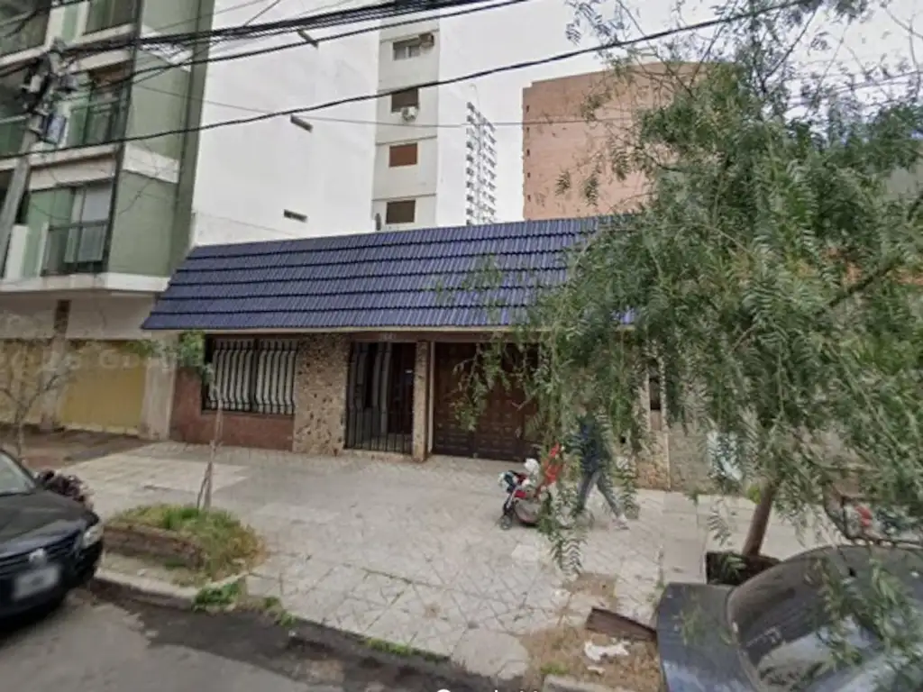 Casa con garage y terraza