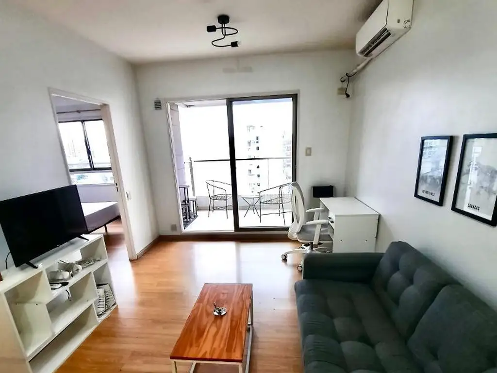 2 ambientes con balcón amoblado