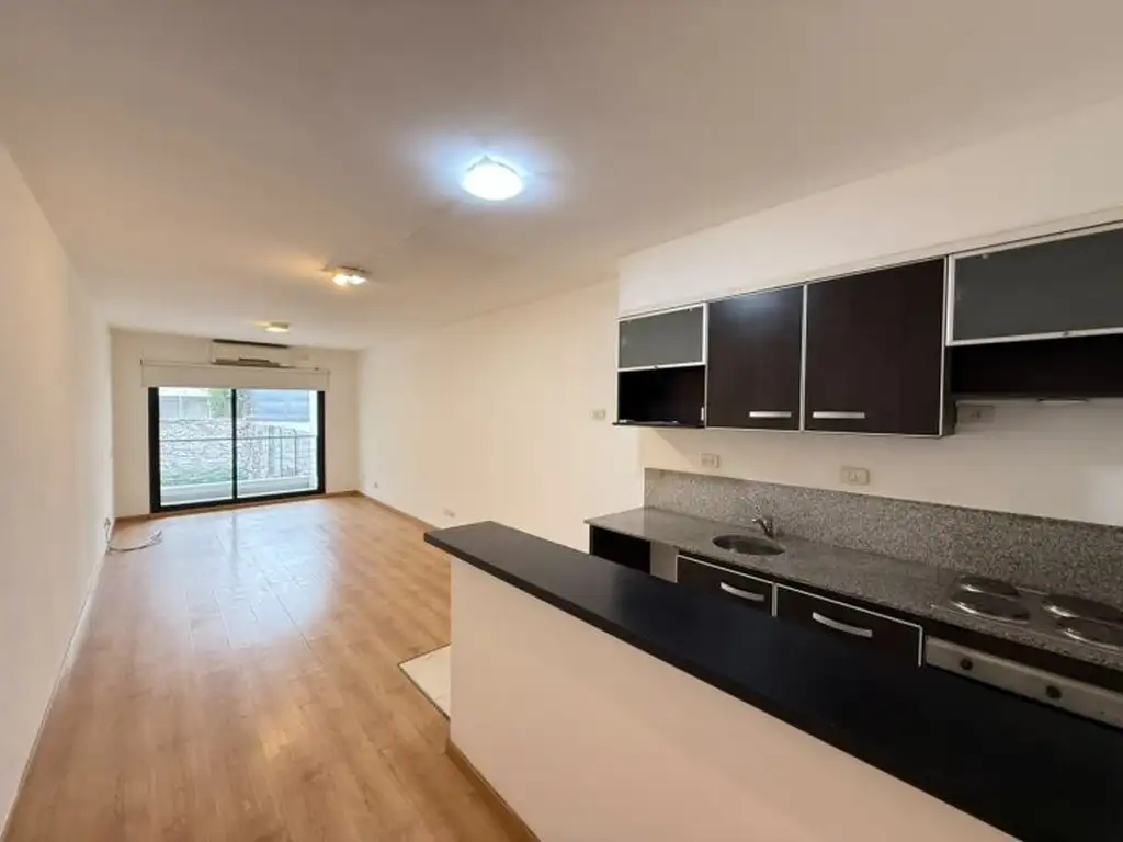 Monoambiente con balcón y amenities