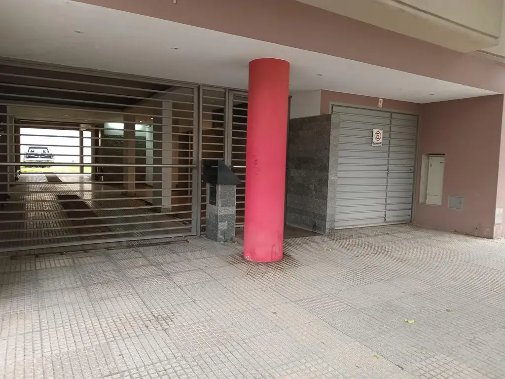 Monoambiente con balcón contrafrente