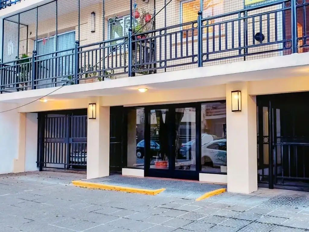 2 dormitorios, balcón corrido