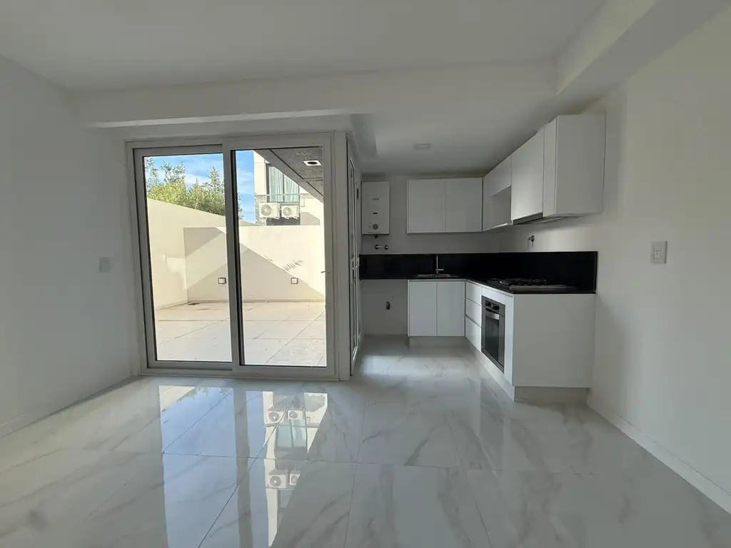 2-room unit with patio and parking