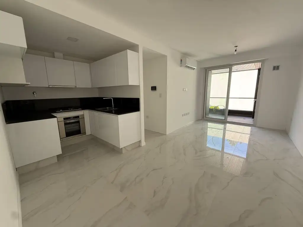 3-room unit with balcony and parking