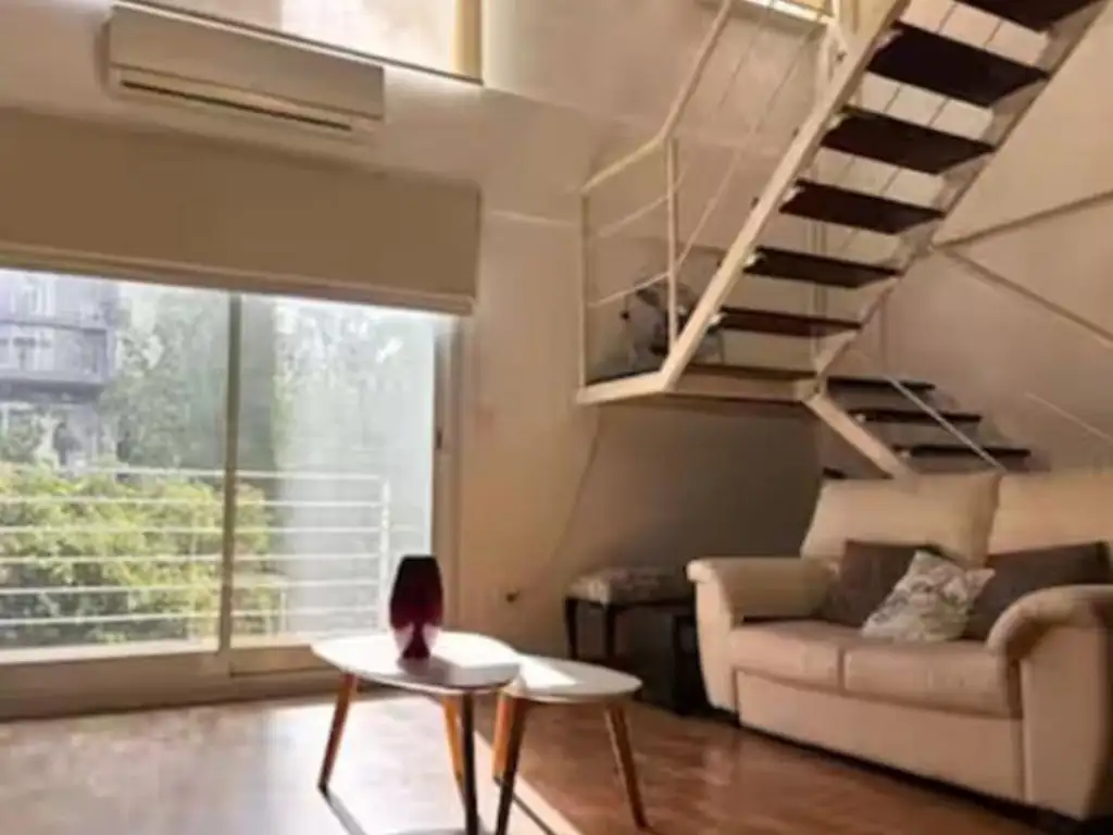 Loft amoblado con balcón