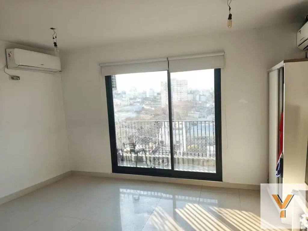 Monoambiente con balcón y pileta