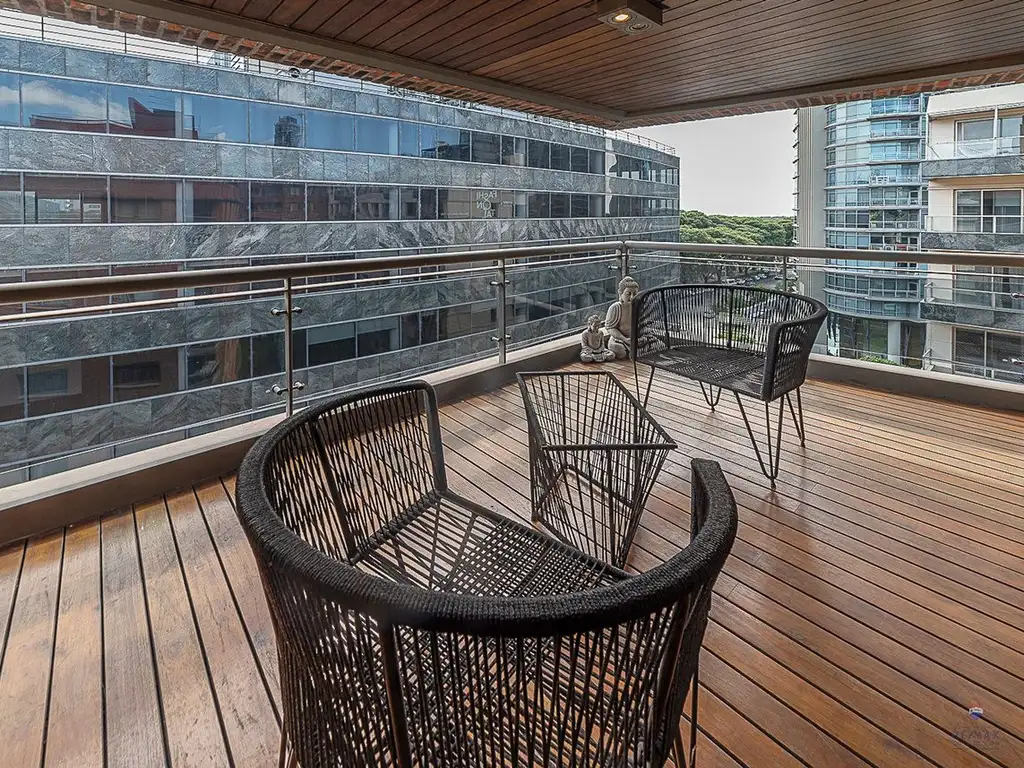Puerto Madero, terraza con pileta