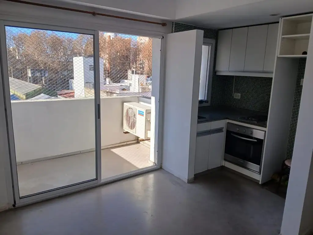 Rear-facing studio with balcony