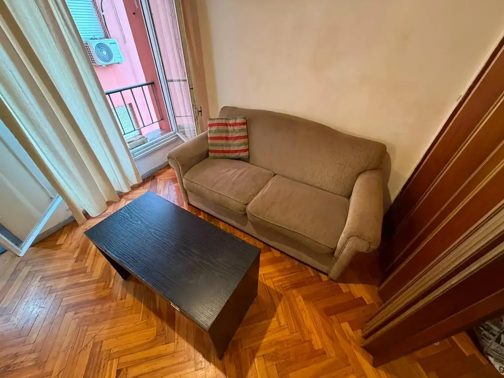 Monoambiente con balcón