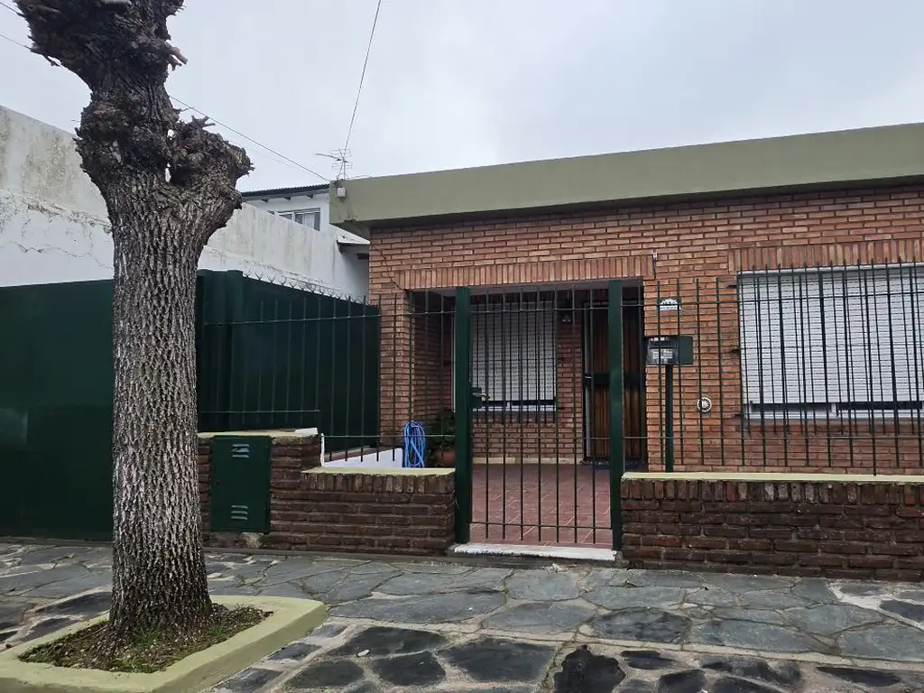 Casa 2 dormitorios con jardín