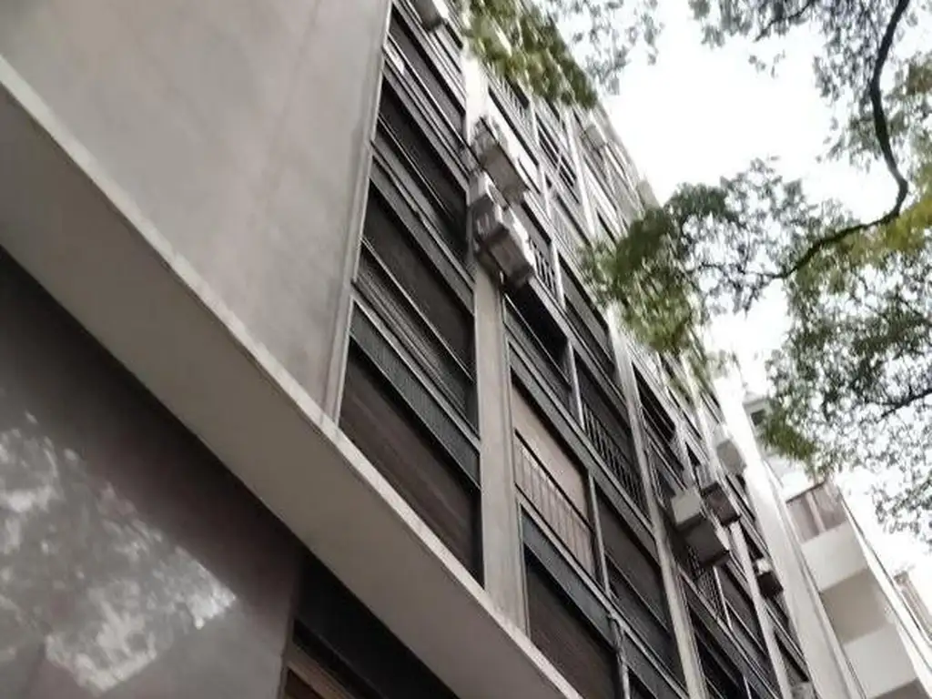 Departamento con balcón y aire