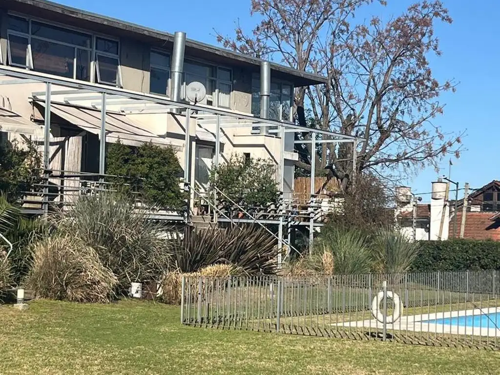 Ground-floor with covered patio and grill