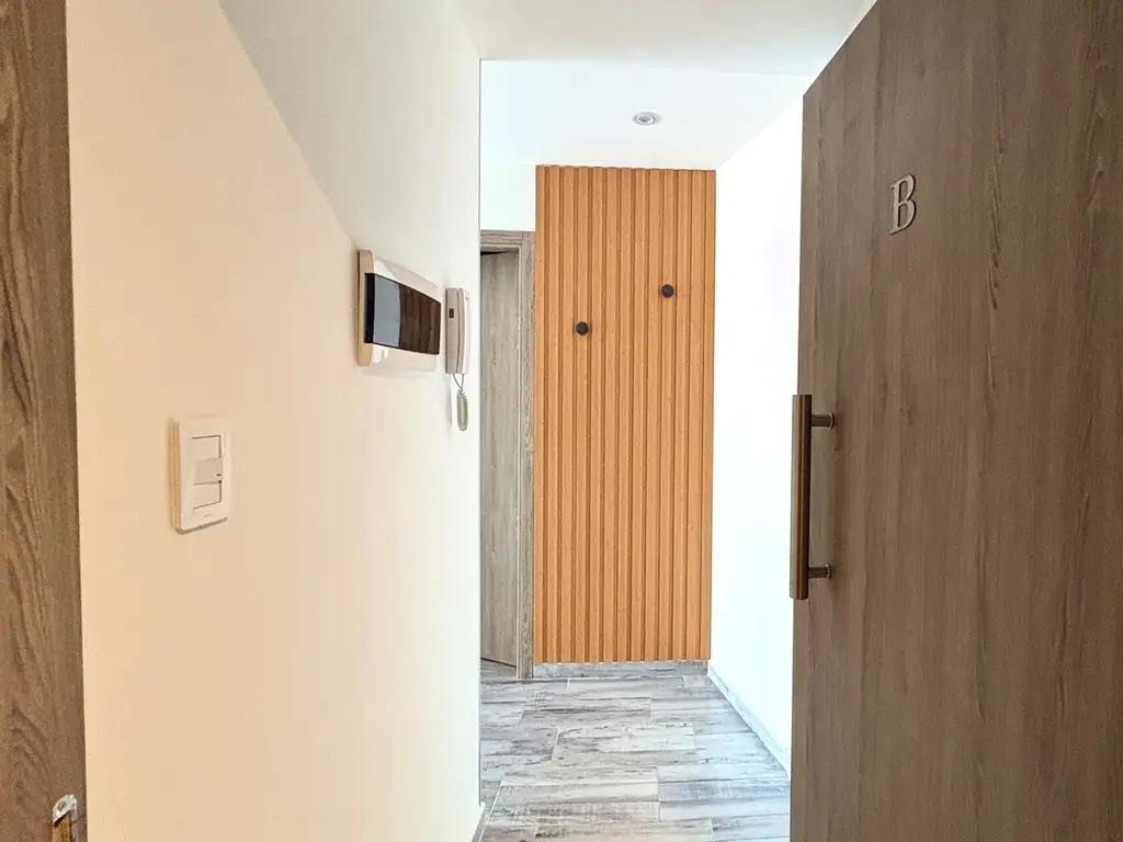 Monoambiente con balcón y parrilla