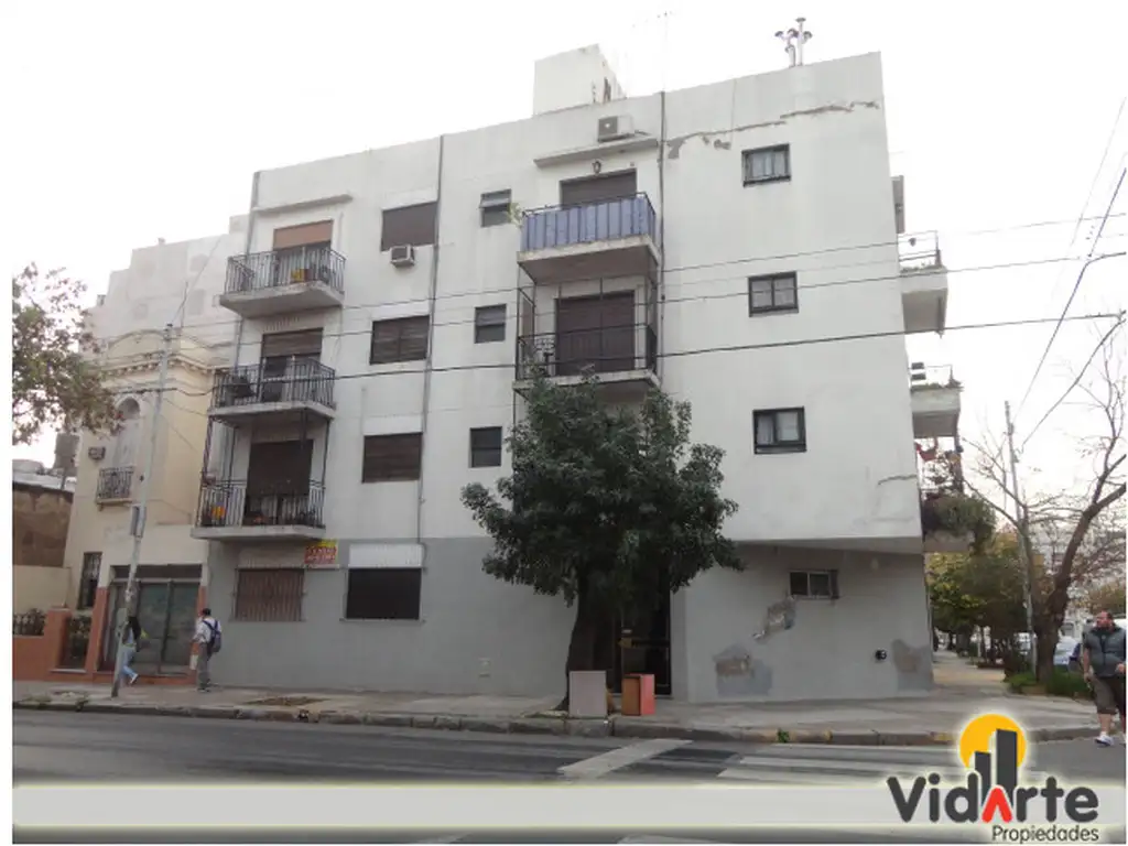 Listing: 2 bedrooms, Flores