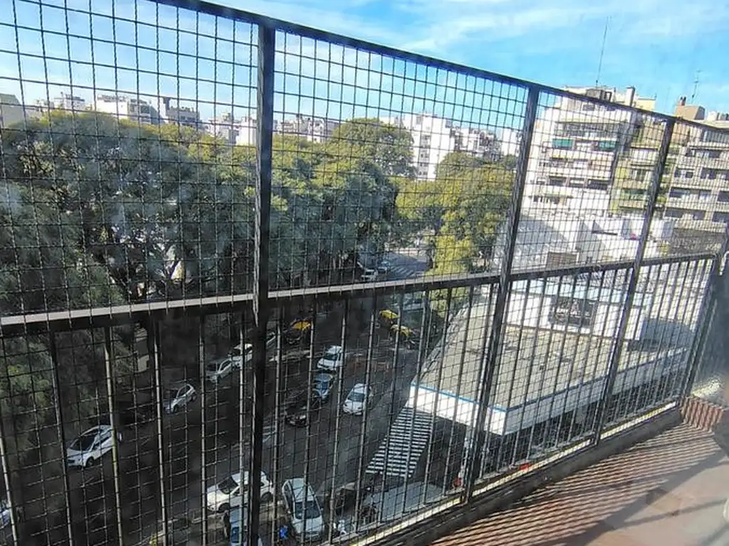2 ambientes con gran balcón