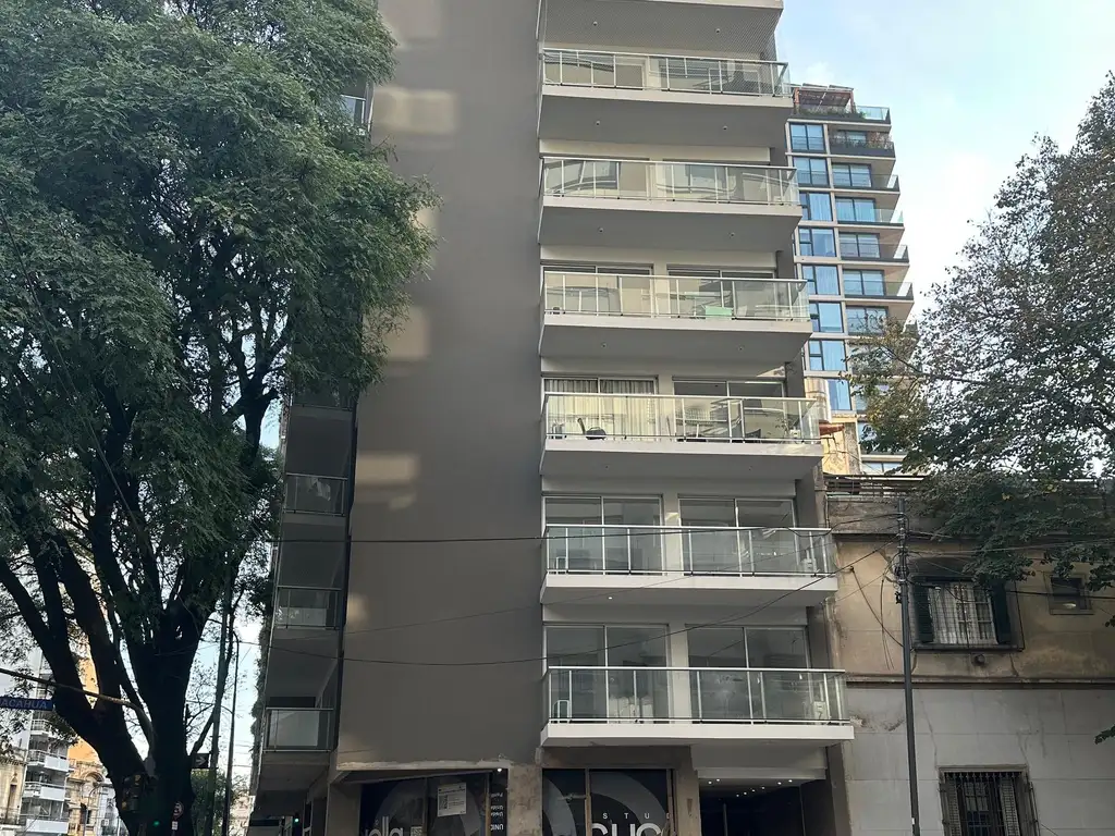 Monoambiente con balcón